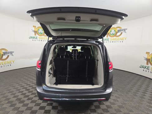 Used 2022 Chrysler Pacifica Touring-L image 33