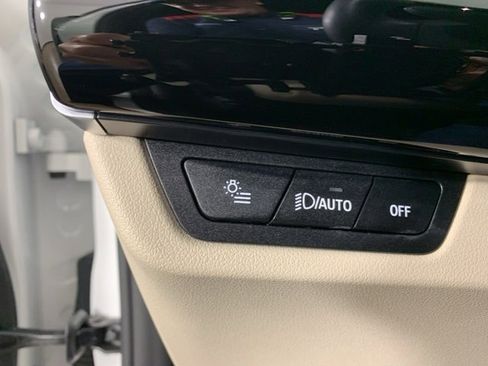 Used 2025 BMW X1 xDrive28i w/ Technology Package image 19