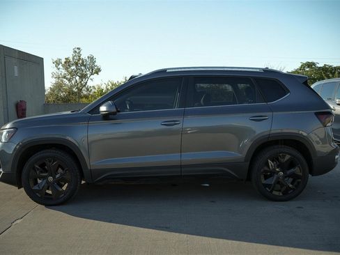 New 2025 Volkswagen Taos SE image 4