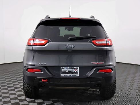 Used 2016 Jeep Cherokee Trailhawk w/ Comfort/Convenience Group AWD/4WD image 10