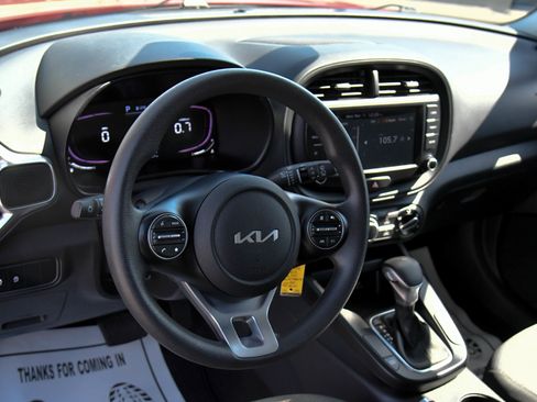 Used 2024 Kia Soul LX w/ Option Group 015 FWD image 14