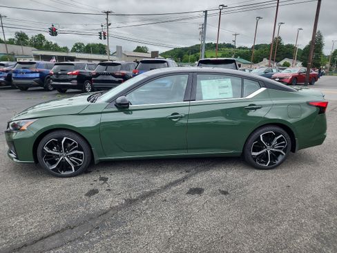New 2026 Nissan Altima 2.5 SR w/ SR Premium Package FWD image 5