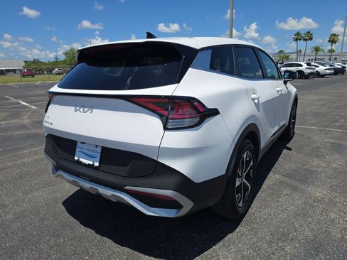 Used 2024 Kia Sportage EX FWD image 4