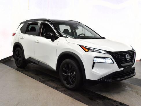 Used 2023 Nissan Rogue SV w/ SV Premium B Package image 18