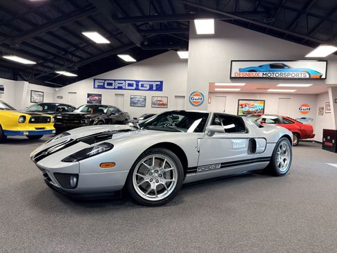 Used 2005 Ford GT RWD image 1