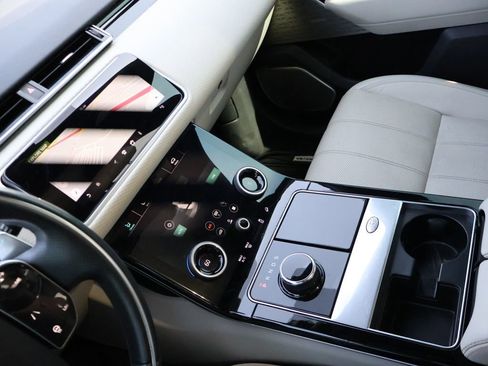 Used 2019 Land Rover Range Rover Velar R-Dynamic SE image 20