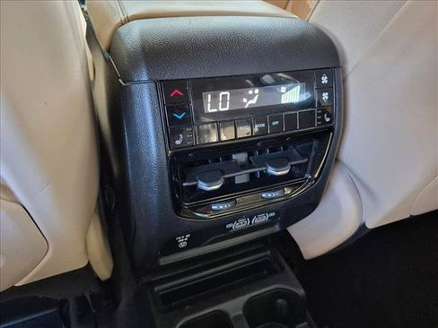 Used 2021 Jeep Grand Cherokee L Limited AWD/4WD image 16