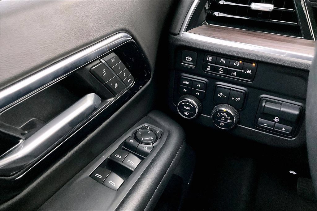 Used 2025 Chevrolet Tahoe Z71 w/ Z71 Off-Road Package AWD/4WD image 32
