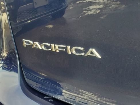 Used 2019 Chrysler Pacifica Touring-L image 31