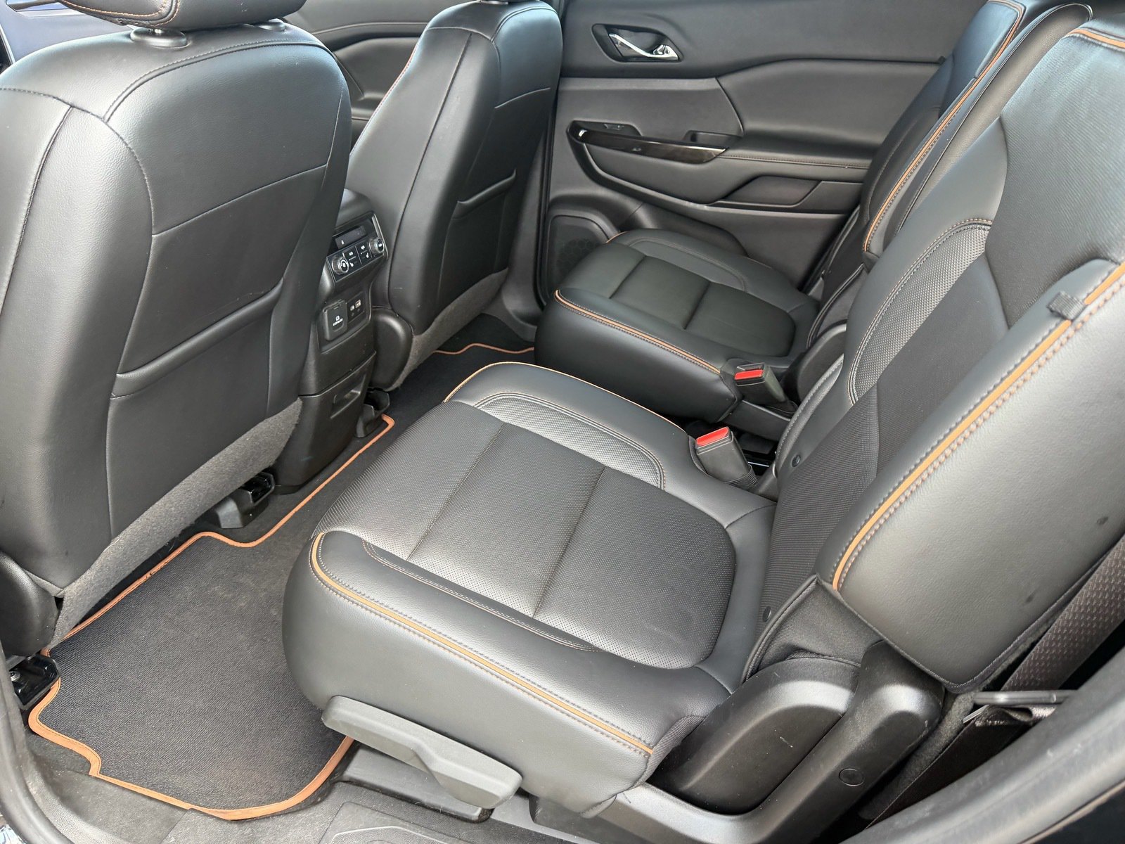 Used 2022 GMC Acadia AT4 w/ Preferred Package AWD/4WD image 17