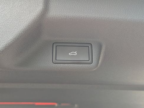 Used 2025 Volkswagen ID. Buzz Pro S Plus RWD image 21