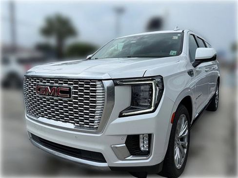 Used 2023 GMC Yukon XL Denali w/ Denali Reserve Package RWD image 3