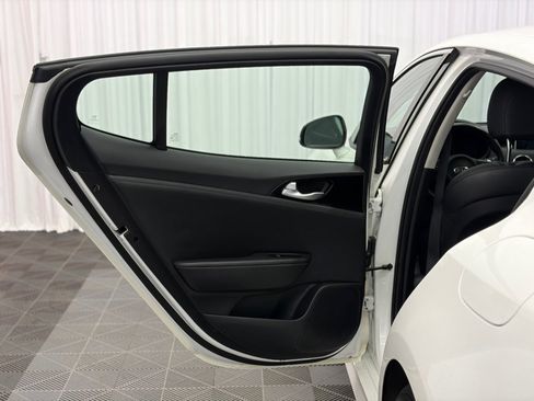 Used 2019 Kia Stinger AWD/4WD image 13