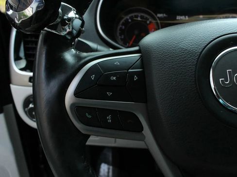 Used 2020 Jeep Cherokee Limited FWD image 38