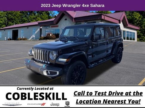 Used 2023 Jeep Wrangler Unlimited Sahara AWD/4WD image 3