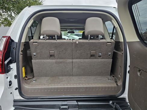 Used 2019 Lexus GX 460 Premium image 10