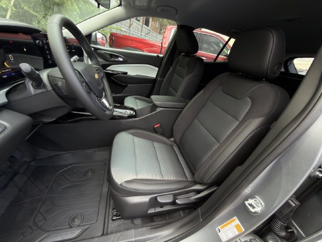New 2026 Chevrolet Trax LT w/ Driver Confidence Package FWD image 17
