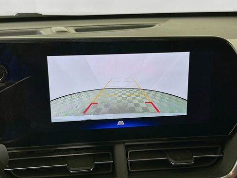 Used 2025 Chevrolet Trax LT image 18