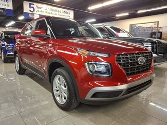 New 2025 Hyundai Venue SE video 1