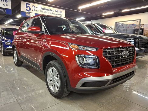 New 2025 Hyundai Venue SE image 1