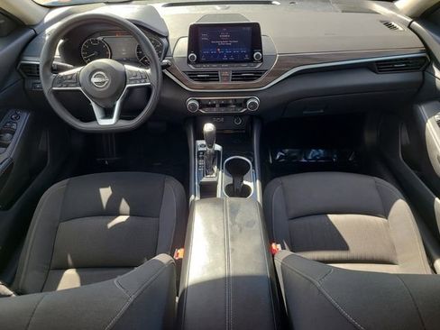 Used 2024 Nissan Altima 2.5 SV FWD image 16