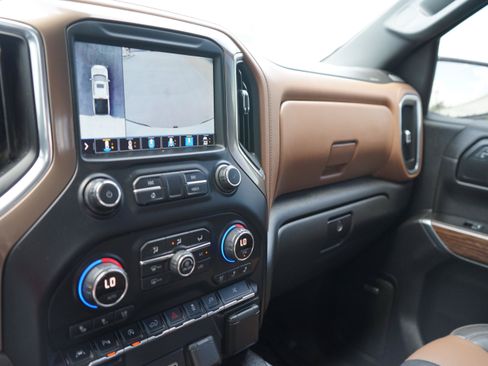 Used 2020 Chevrolet Silverado 1500 High Country w/ Technology Package AWD/4WD image 18