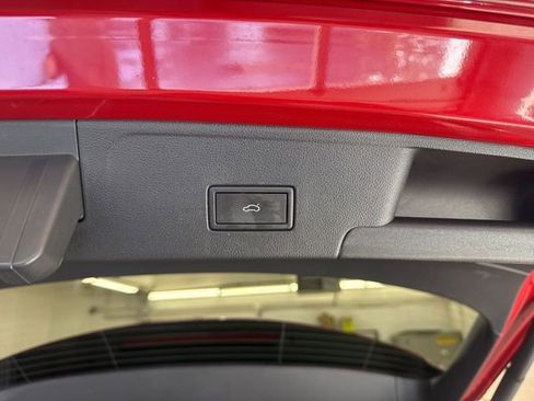 Certified 2022 Volkswagen Atlas Cross Sport SEL R-Line image 28