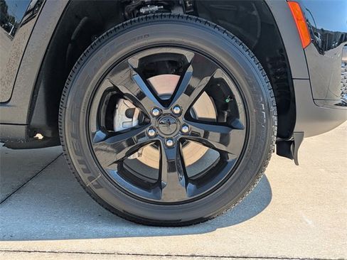 New 2025 Jeep Grand Cherokee L Altitude image 11