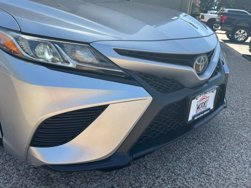 Used 2019 Toyota Camry SE FWD image 2