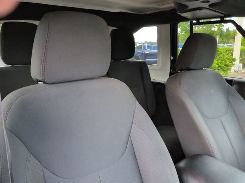 Used 2018 Jeep Wrangler Unlimited Sport S AWD/4WD image 7