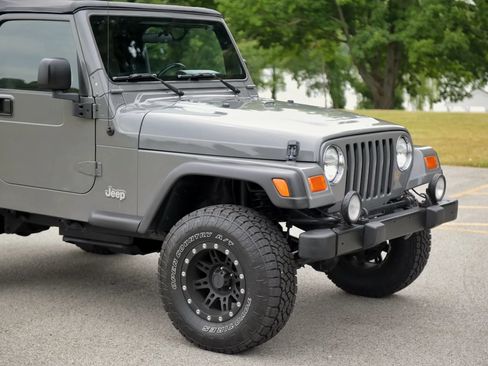 Used 2004 Jeep Wrangler 4WD w/ 30" Tire & Wheel Group image 6