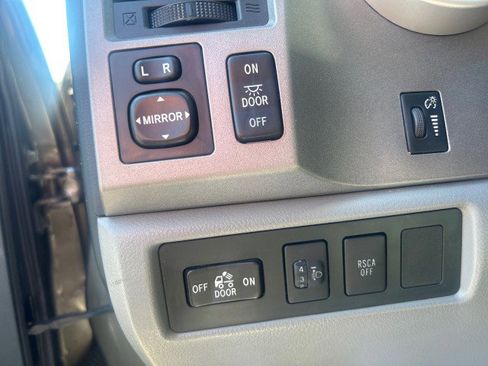 Used 2010 Toyota Tundra 4x4 Double Cab image 11