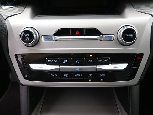 Certified 2022 Ford Explorer XLT w/ Equipment Group 202A image 9