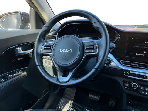 Used 2022 Kia Niro EX Premium image 11