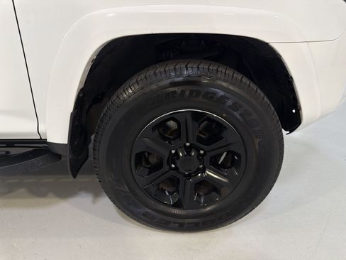 Used 2022 Toyota 4Runner SR5 Premium AWD/4WD image 29