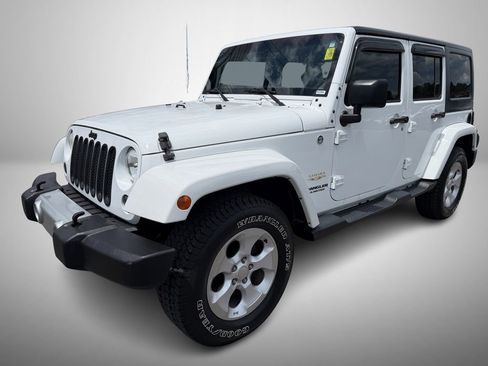 Used 2015 Jeep Wrangler Unlimited Sahara w/ Connectivity Group AWD/4WD image 2