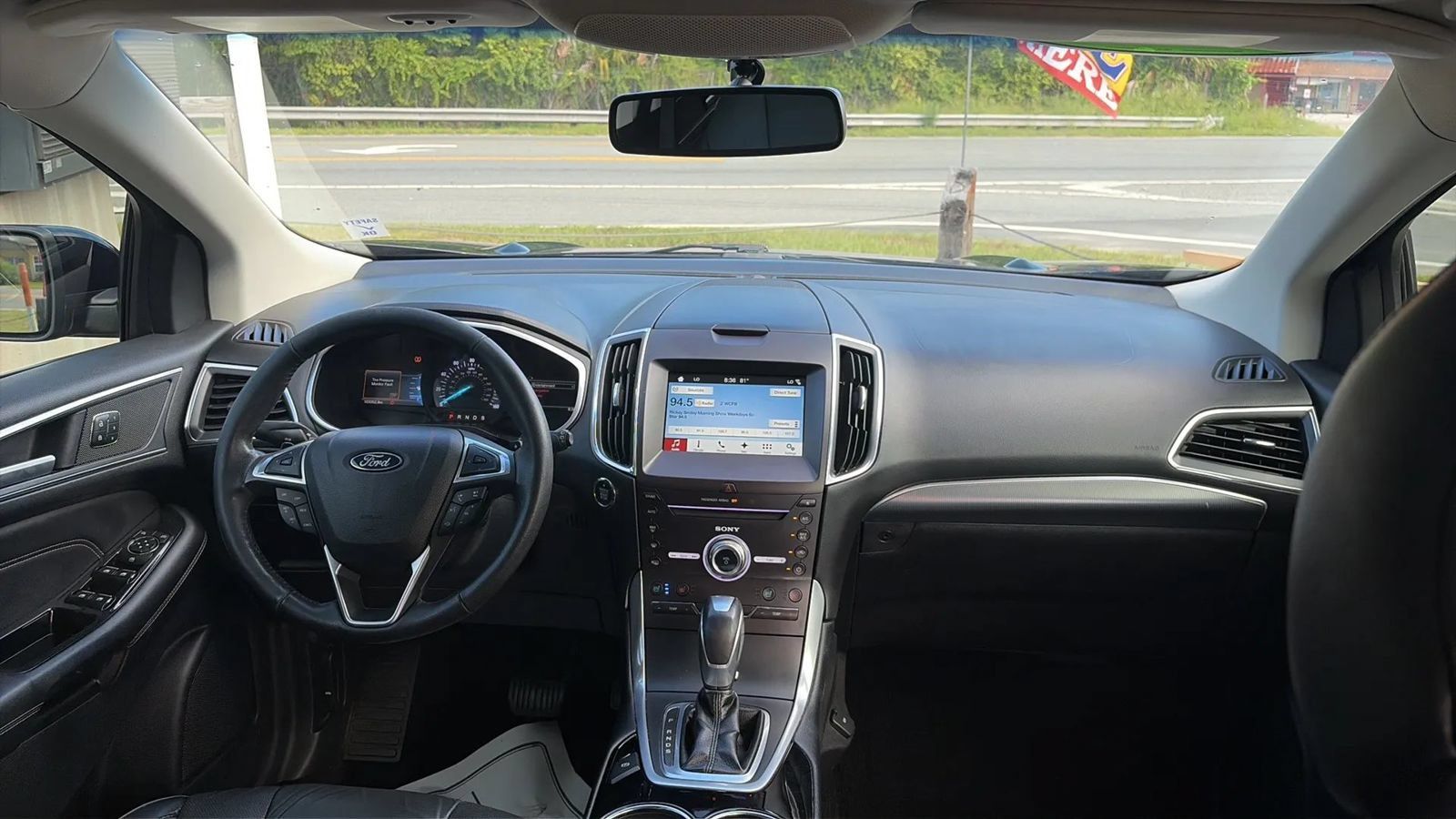 Used 2018 Ford Edge Titanium w/ Equipment Group 301A FWD image 19