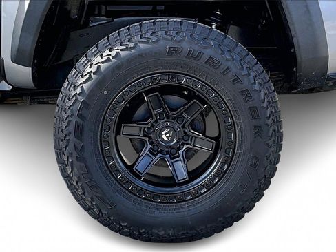 Used 2019 Toyota Tacoma TRD Off-Road w/ Technology Package image 32