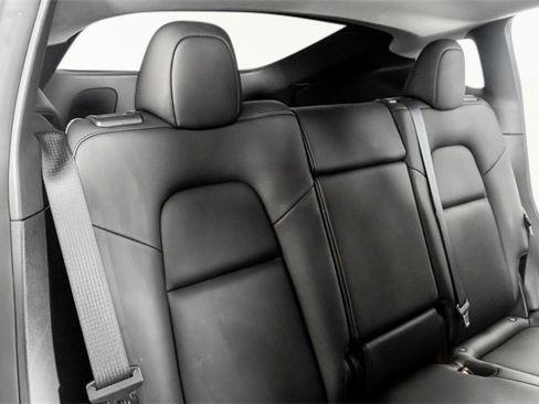 Used 2022 Tesla Model Y Long Range image 49