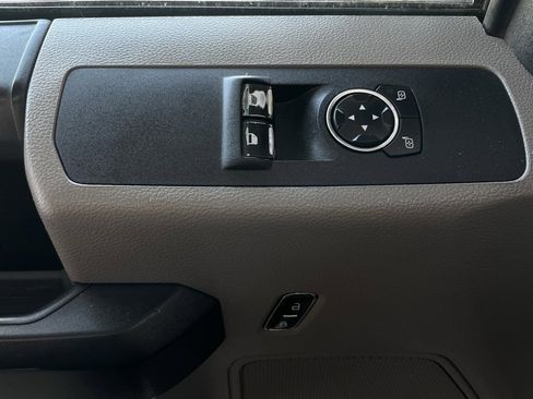 Used 2018 Ford F250 XL w/ Power Equipment Group image 26