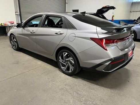 Used 2025 Hyundai Elantra SEL FWD image 5