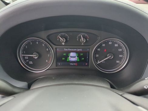 Used 2023 Buick Enclave Essence w/ Sport Touring Edition FWD image 10