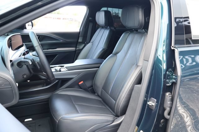Used 2024 Cadillac Lyriq Luxury AWD/4WD image 15