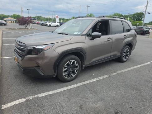 Used 2025 Subaru Forester Premium AWD/4WD image 1