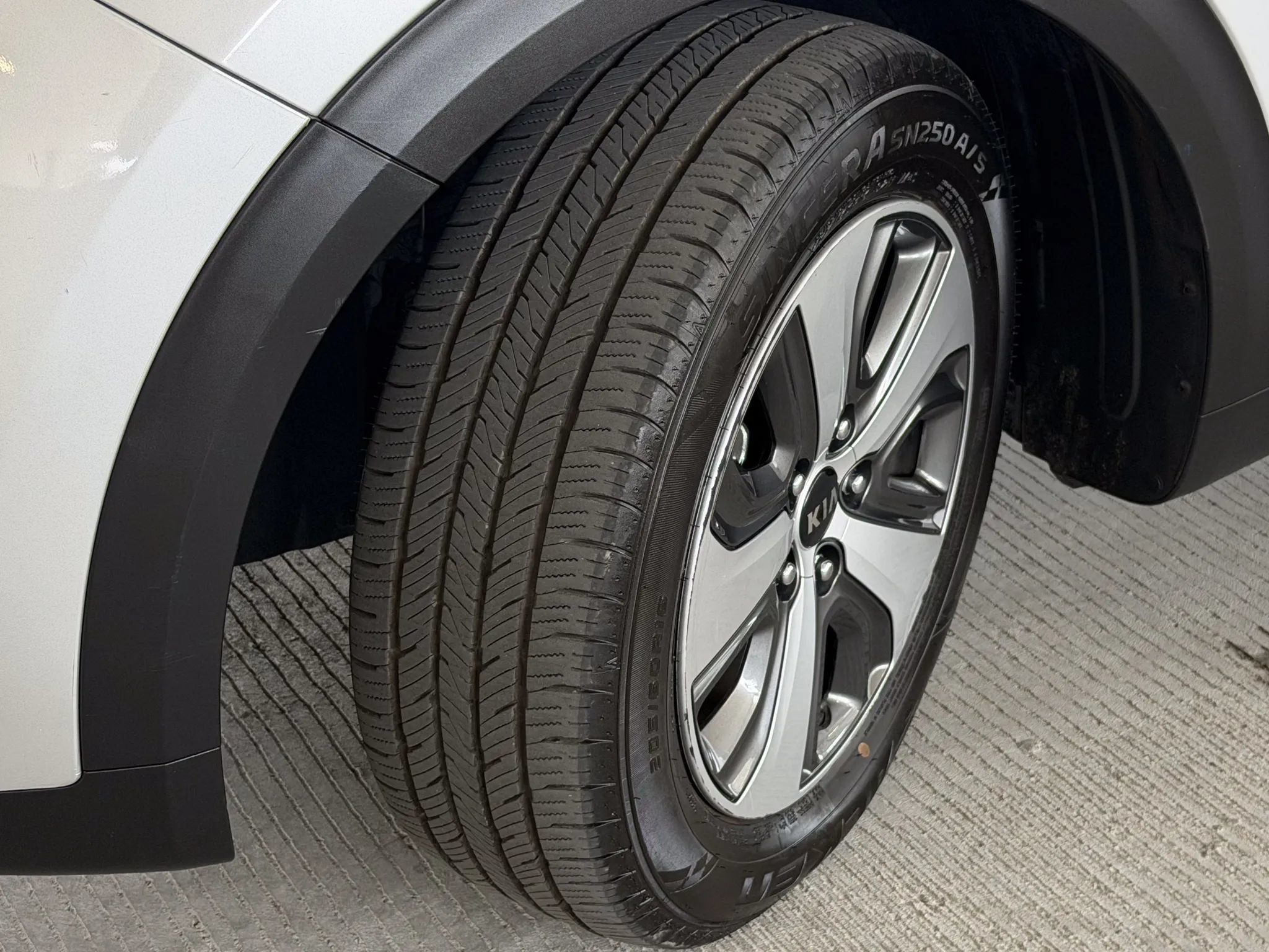 Used 2018 Kia Niro LX FWD image 14