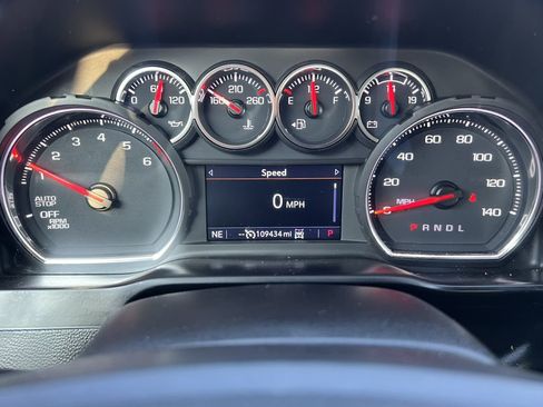 Used 2021 Chevrolet Silverado 1500 LT Trail Boss w/ Convenience Package II image 3