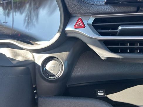 Used 2025 Toyota Sienna Platinum image 27