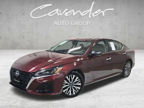 Used 2024 Nissan Altima 2.5 SV image 1