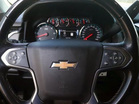 Used 2019 Chevrolet Suburban LT image 21
