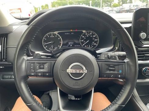 Used 2023 Nissan Pathfinder SV AWD/4WD image 12